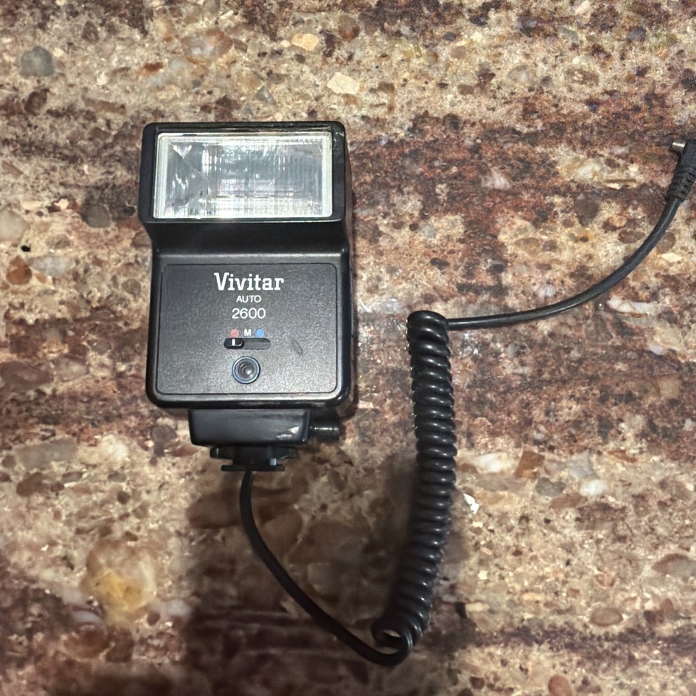 Vivid Auto 2600 Flash Camera